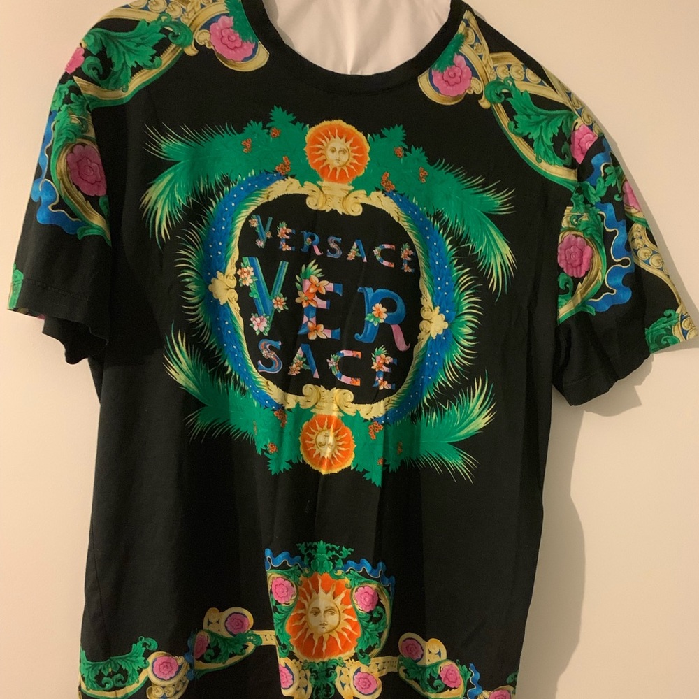 Men’s Versace t shirt